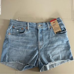 NWT Levi’s high-rise jean shorts